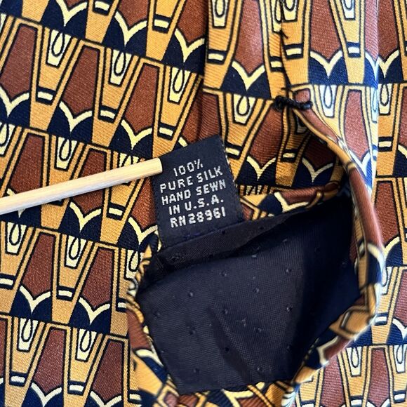 Vintage BURBERRYS OF LONDON Tie 100% Silk Necktie Gold Brown Geometric USA - Picture 6 of 6